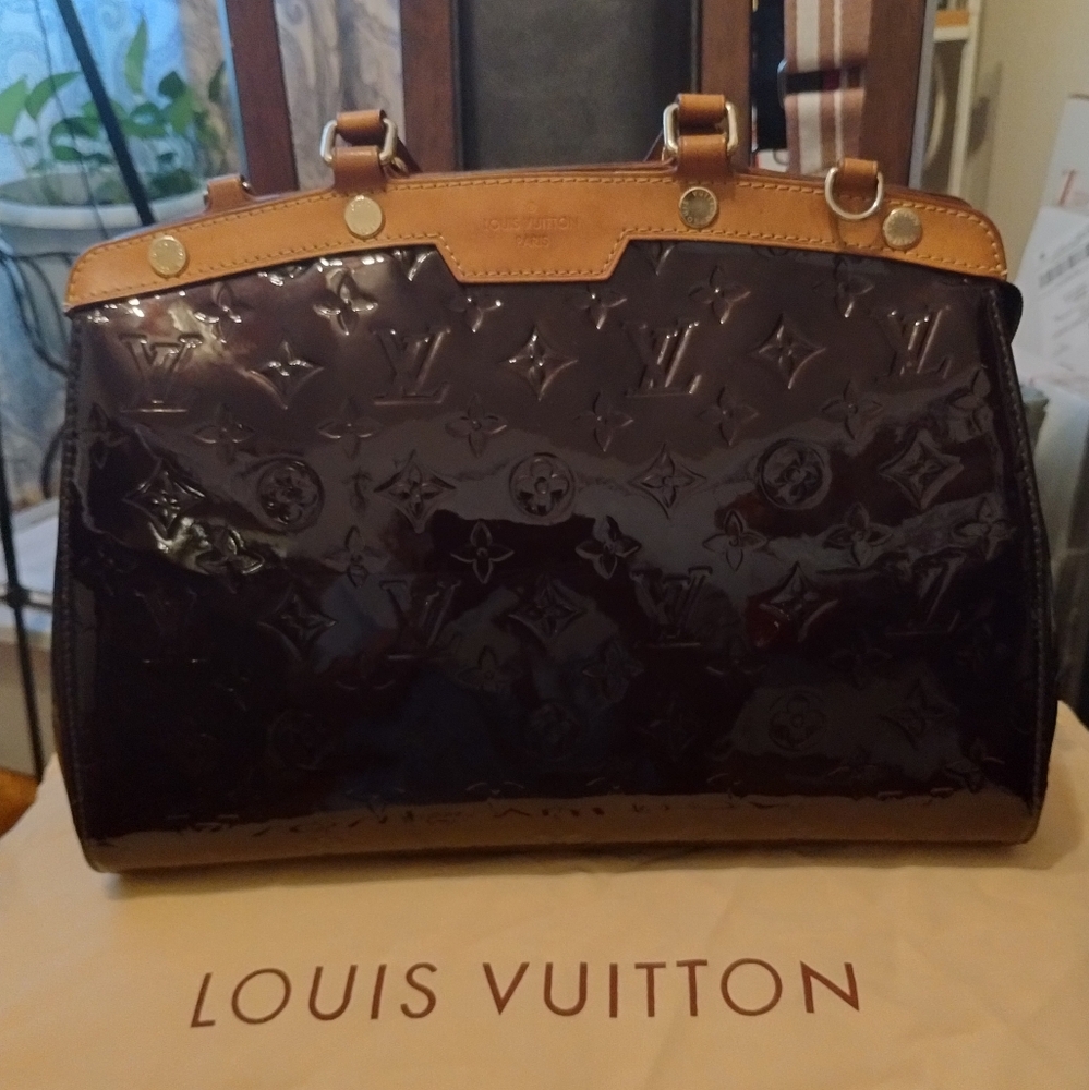 Louis Vuitton Brea Amarante Vernis MM Crossbody Bag DR0153 - Picture 4 of 13